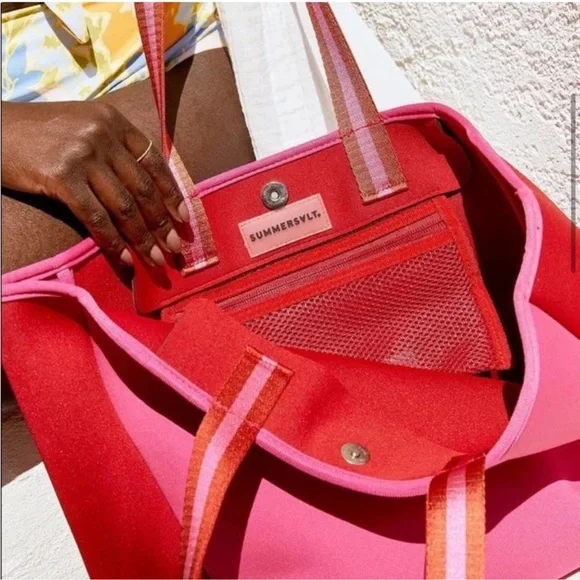 ❤️ NWT NEOPRENE SUMMERSALT BEACH TOTE. PINK AND RED. - Picture 4 of 8